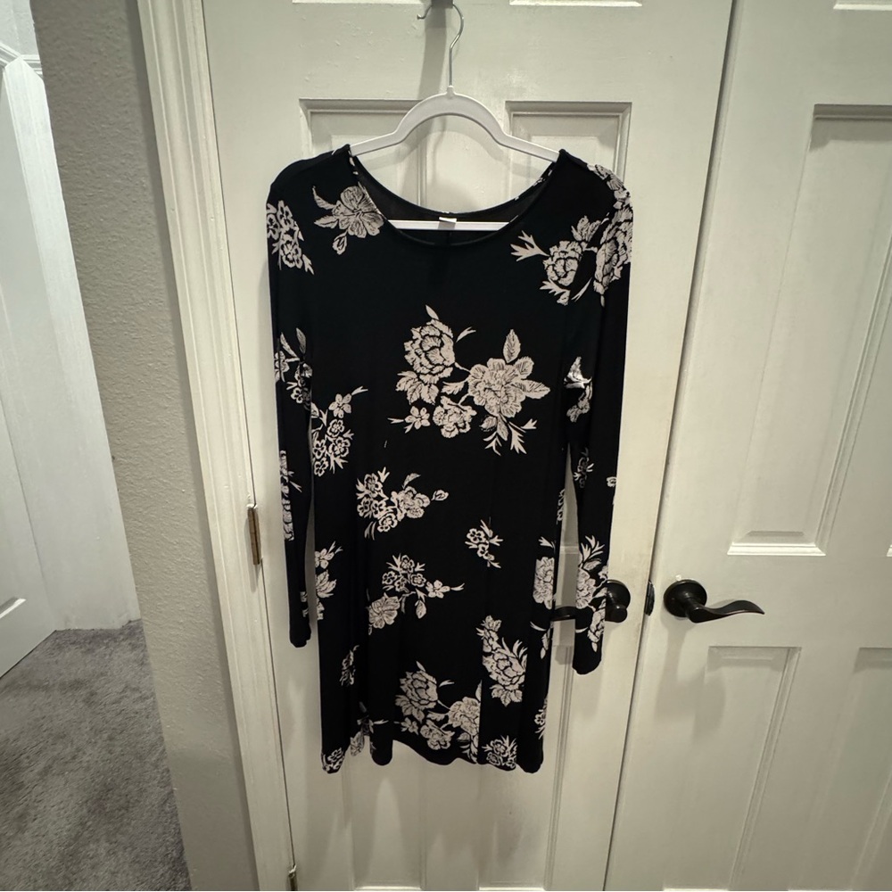 Old Navy Black Floral Long Sleeve Swing Dress Women’s Size M